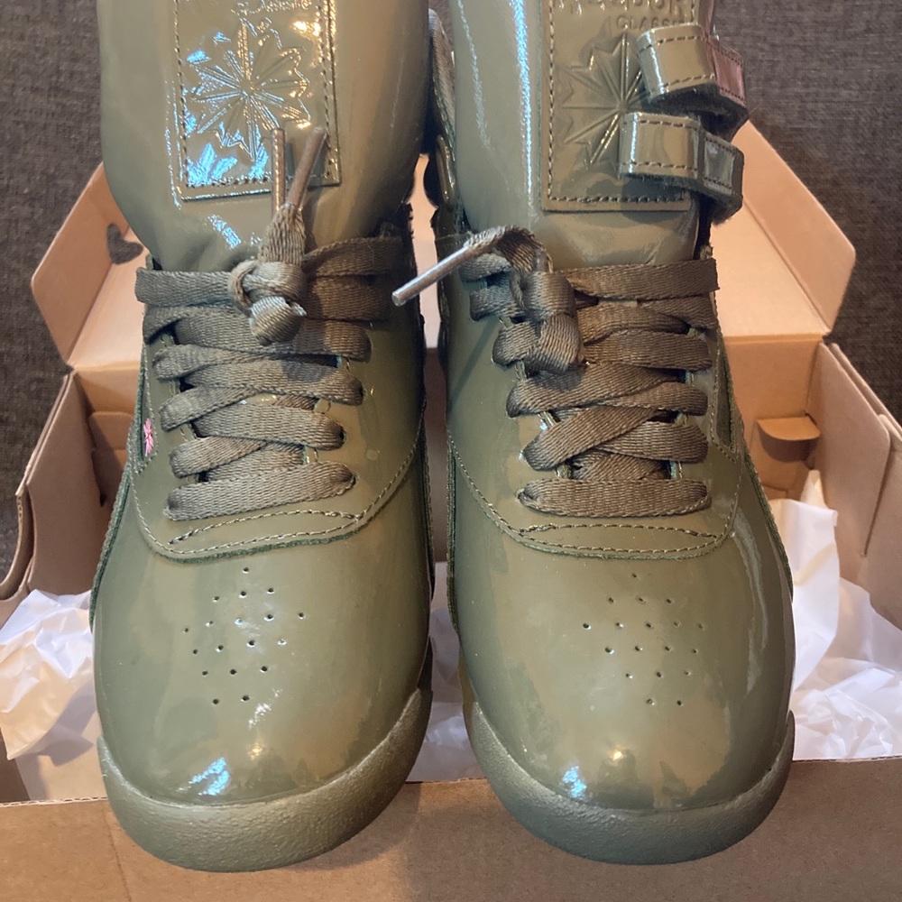 Women's Classic Reeboks - Picture 2 of 7
